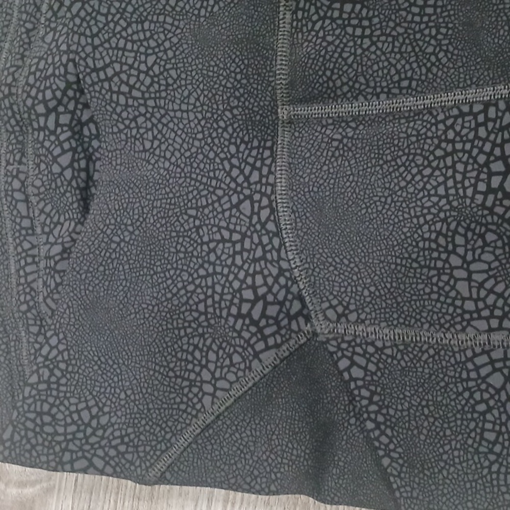 Lululemon Athletica Gray Leggings Woman's Size 2 - Picture 4 of 16